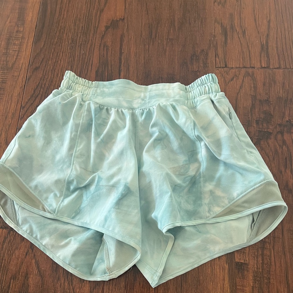 NWOT limited edition lululemon size 2 hotty hots shorts